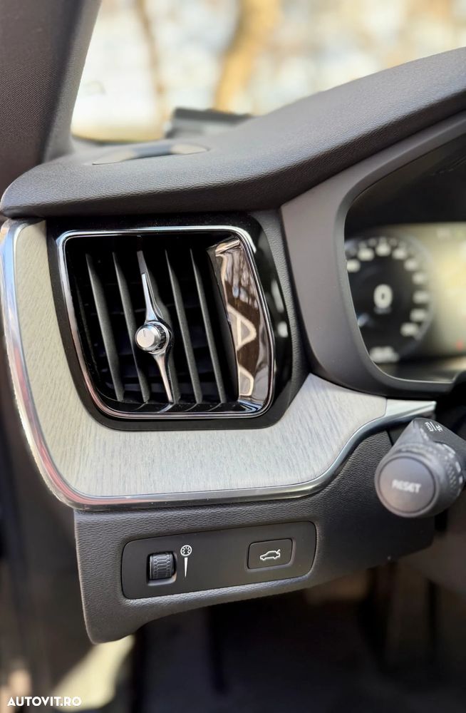 Volvo XC 60 D5 AWD Geartronic Inscription - 27