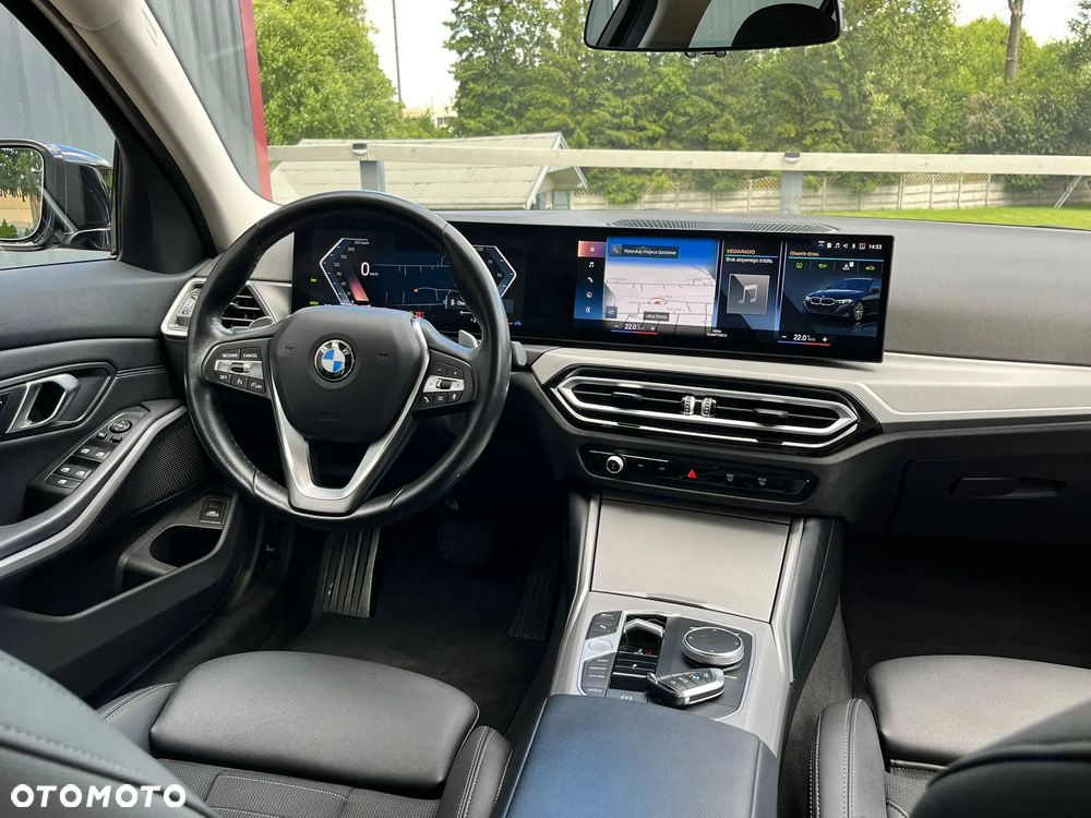 BMW Seria 3 318d mHEV - 16