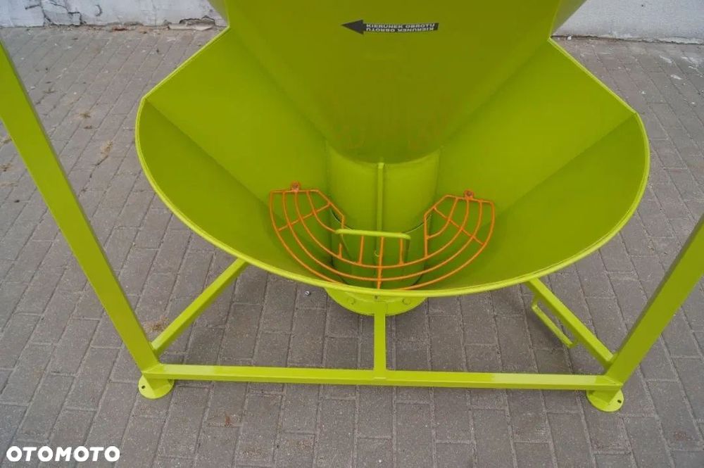 Paszowy mieszalnik pasz ADRAF Super Model Twister 500 750 1000 1200 1500 2000 25 - 6