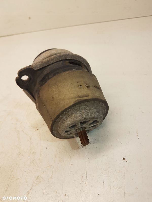 PODUSZKA SILNIKA AUDI Q7 4L 3.0 TDI 7L8199131A - 3