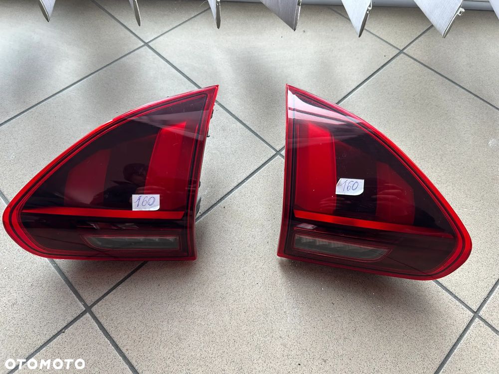 LAMPA TYŁ W KLAPĘ LEWA PRAWA PEUGEOT 2008 - 1