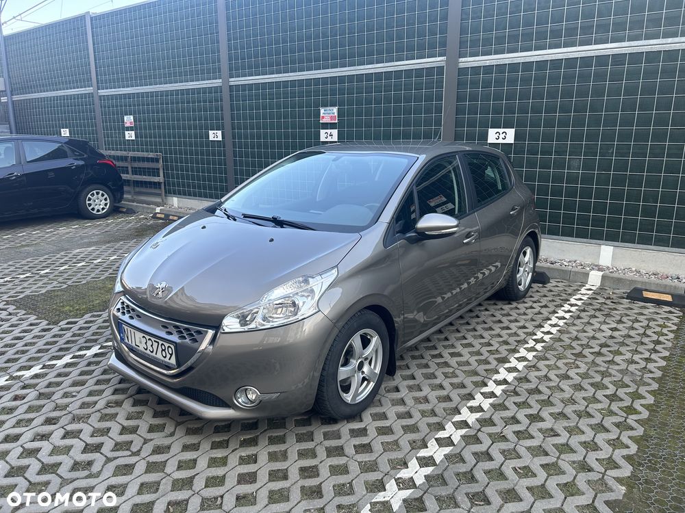 Peugeot 208 - 1