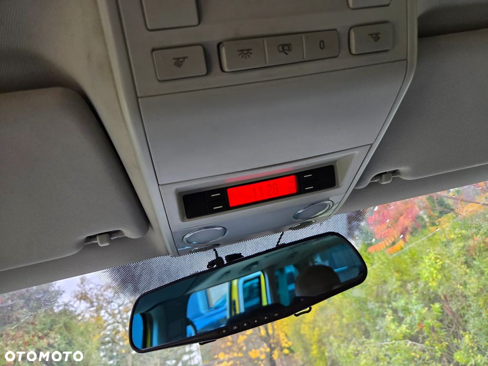 Volkswagen Multivan - 12