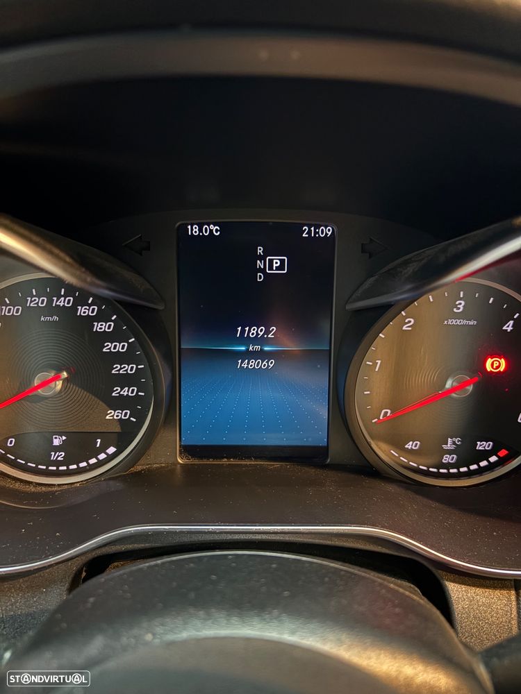 Mercedes-Benz 220 - 7