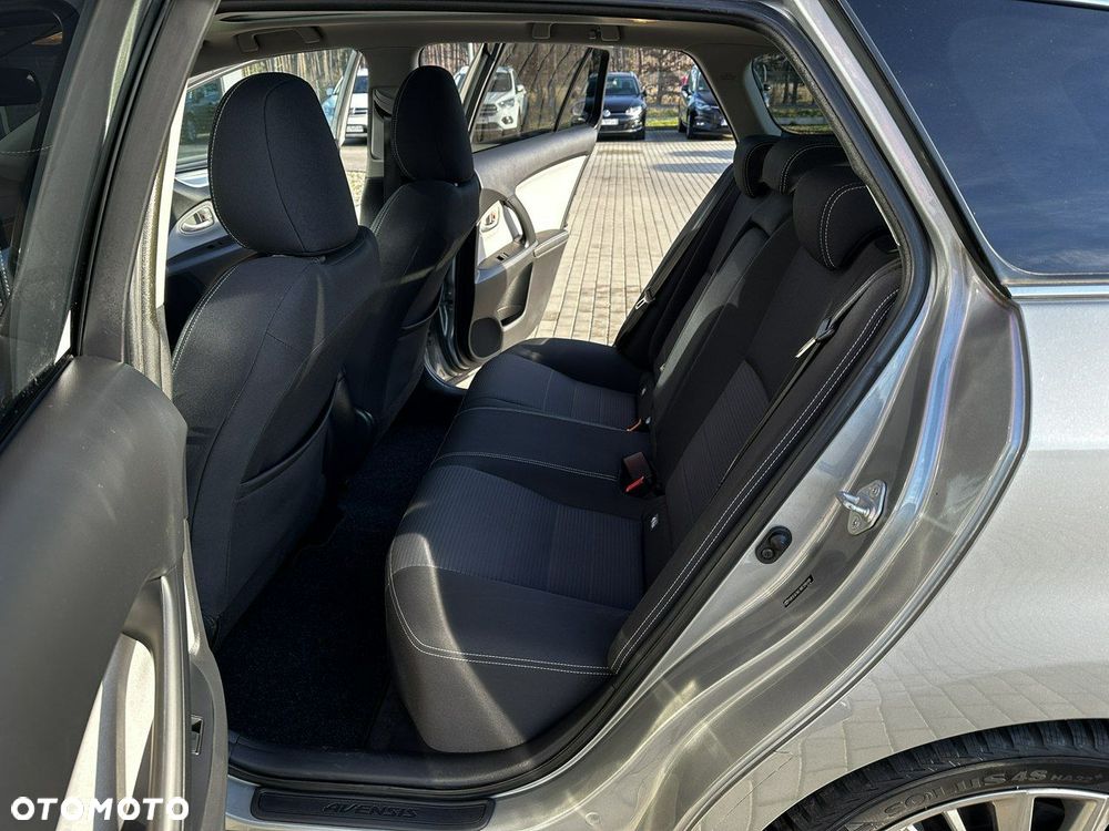 Toyota Avensis 1.8 Premium - 12