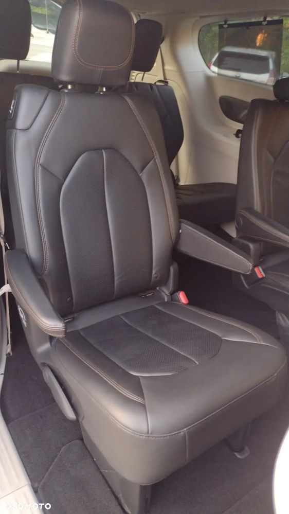 Chrysler Pacifica - 22