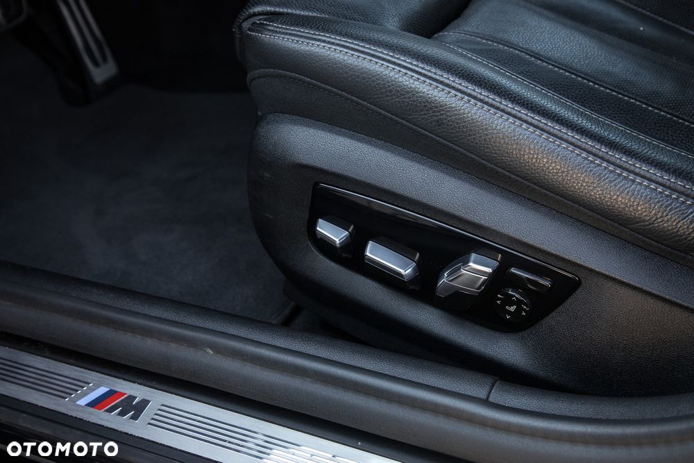 BMW Seria 5 530i xDrive Sport Line sport - 32