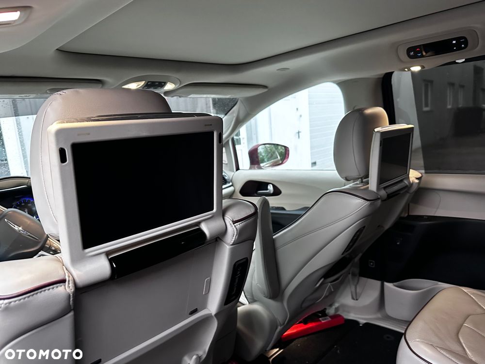 Chrysler Pacifica - 8