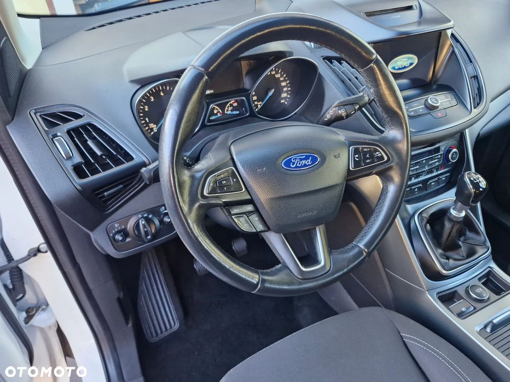 Ford Kuga - 32