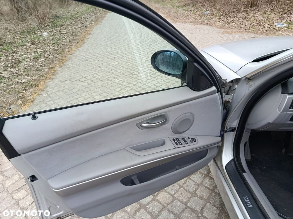 BMW Seria 3 325i - 14