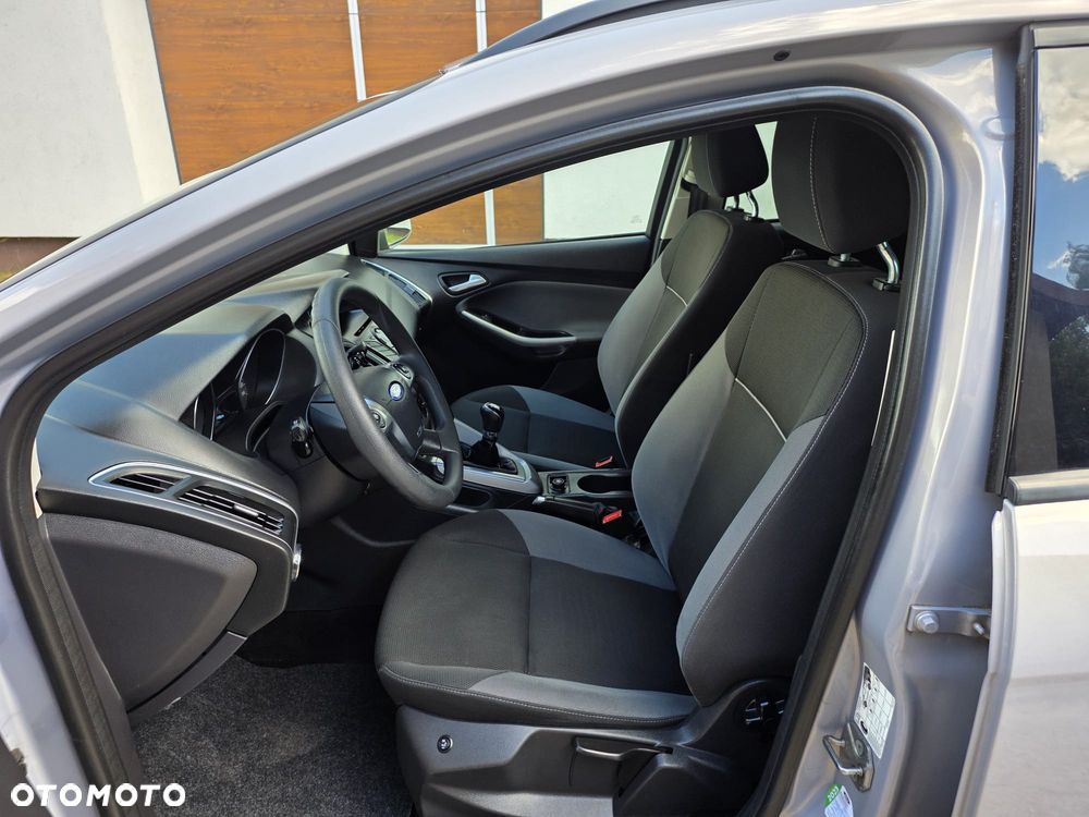 Ford Focus 1.6 Ambiente - 8