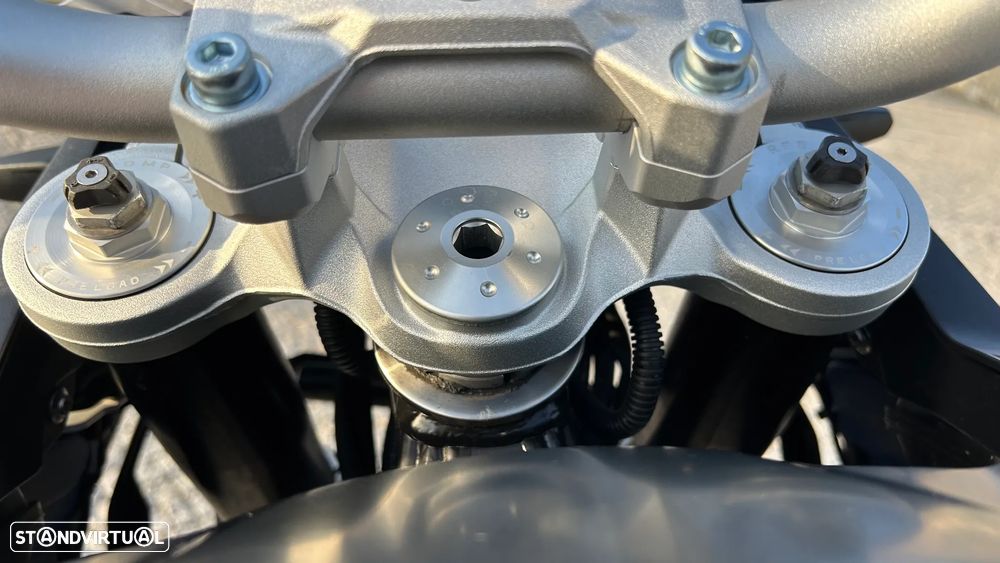 BMW F 900 GS Lightwhite / Racing Blue Metalizado (Versão GS Trophy) - 19