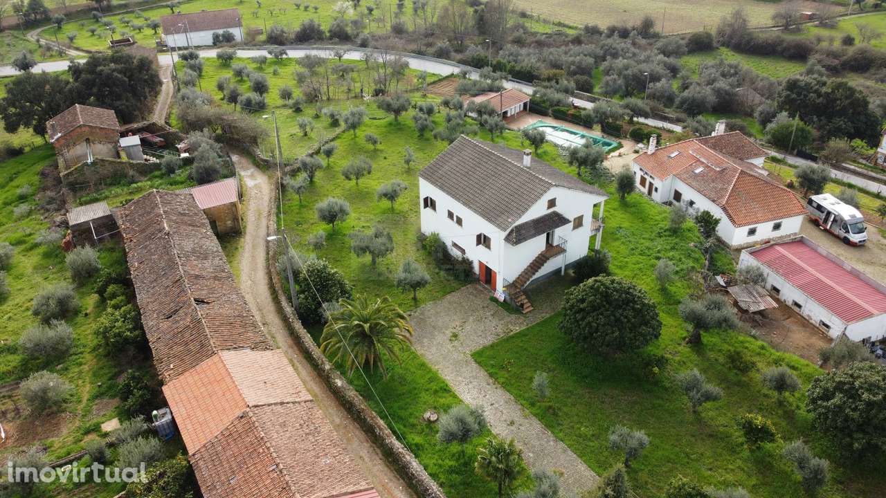 Moradia V3 Isolada c/ Terreno - Capinha - Fundão - Grande imagem: 2/36