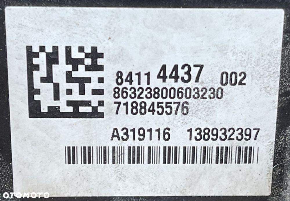 P8 GMC YUKON XL DENALI IV 2015 - SKRZYNKA BEZPIECZNIKÓW 84114437 - 4