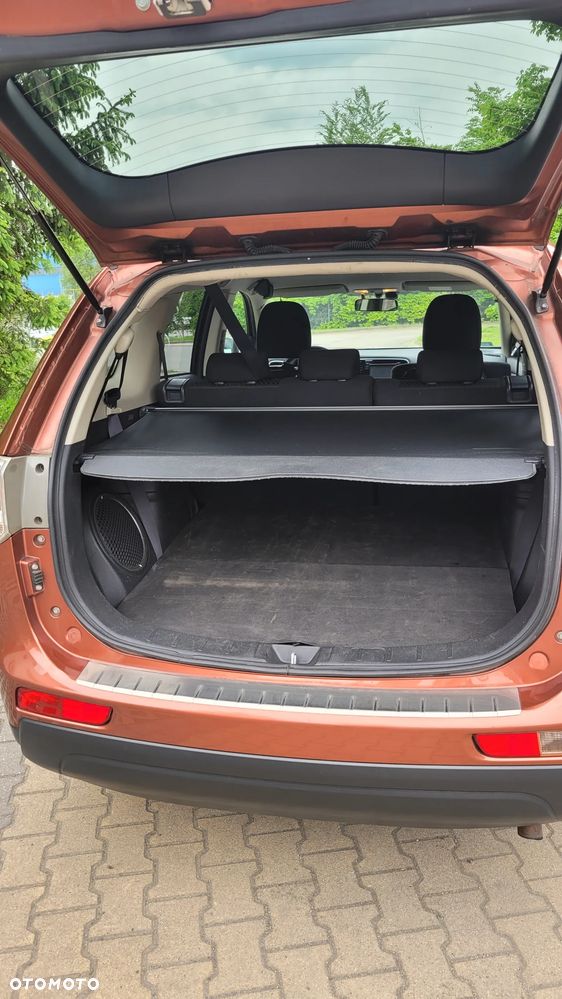 Mitsubishi Outlander 2.2 DID Intense + - 9