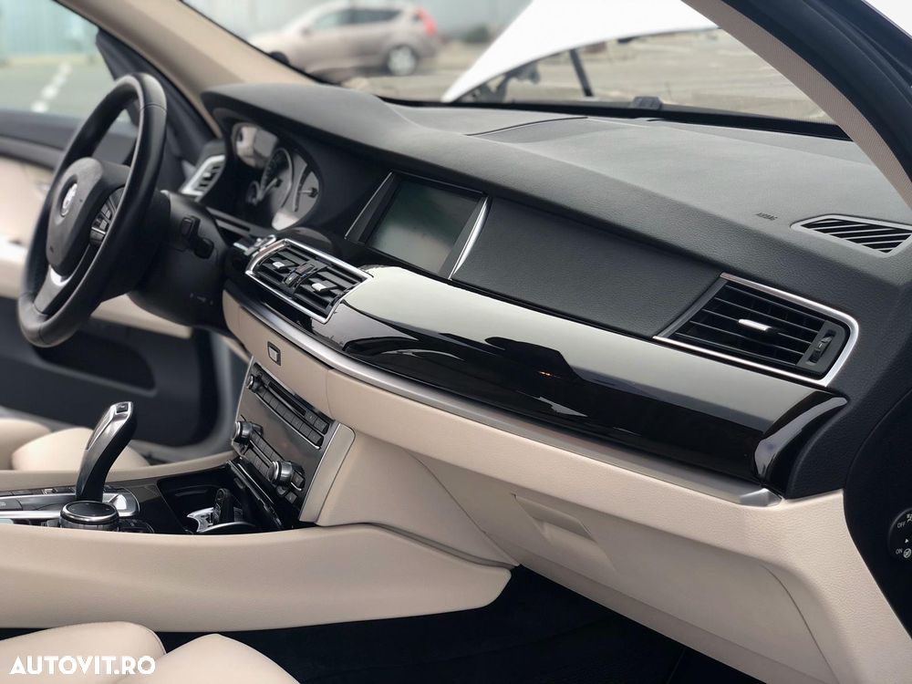 BMW Seria 5 530d xDrive - 7