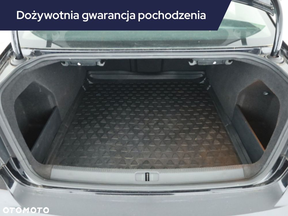 Volkswagen Passat - 13