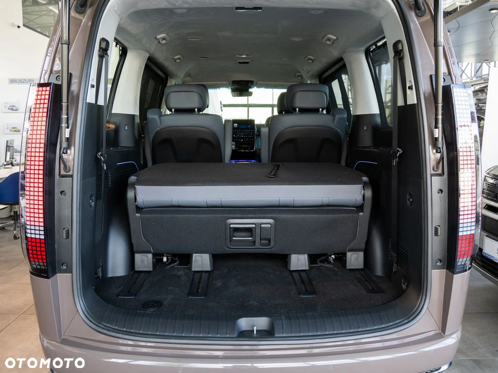 Hyundai Staria 1.6 T-GDI HEV Luxury - 40
