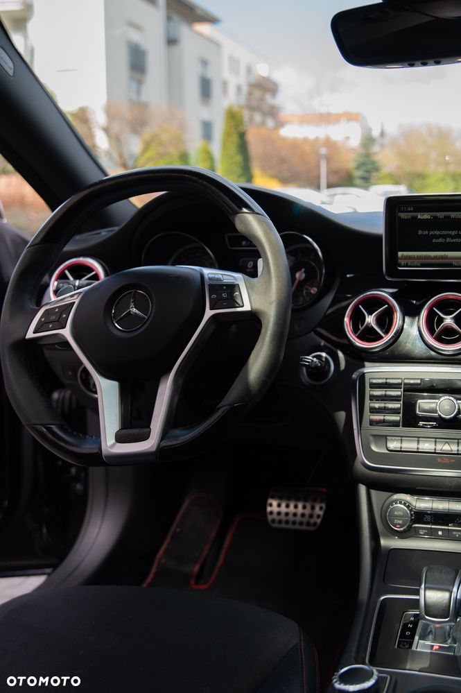 Mercedes-Benz CLA 45 AMG 4-Matic - 12