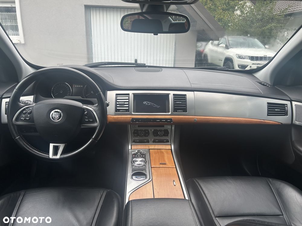 Jaguar XF 2.2 D Luxury - 13