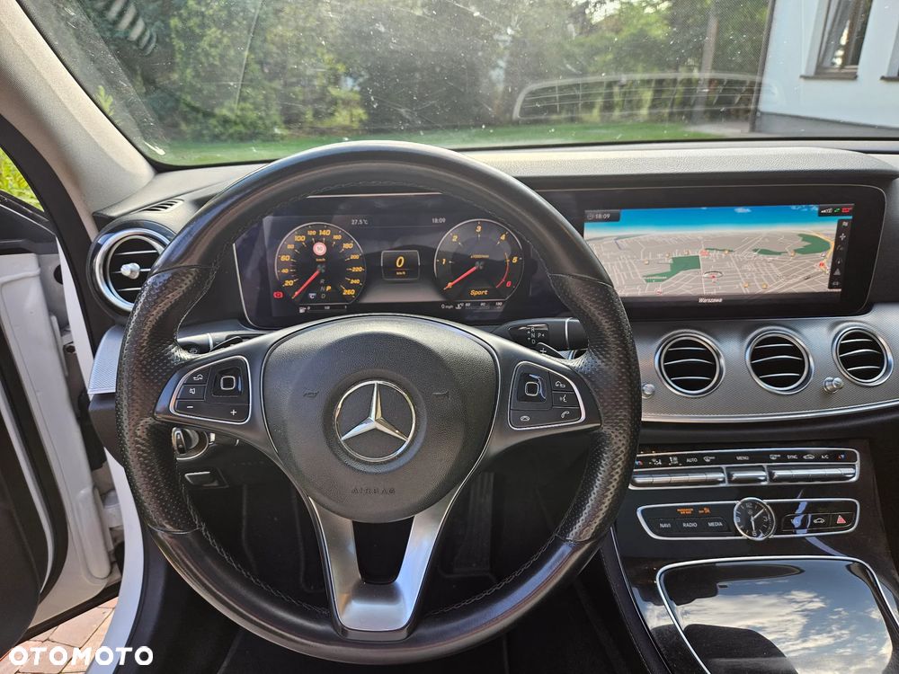 Mercedes-Benz Klasa E 220 d T 9G-TRONIC - 11