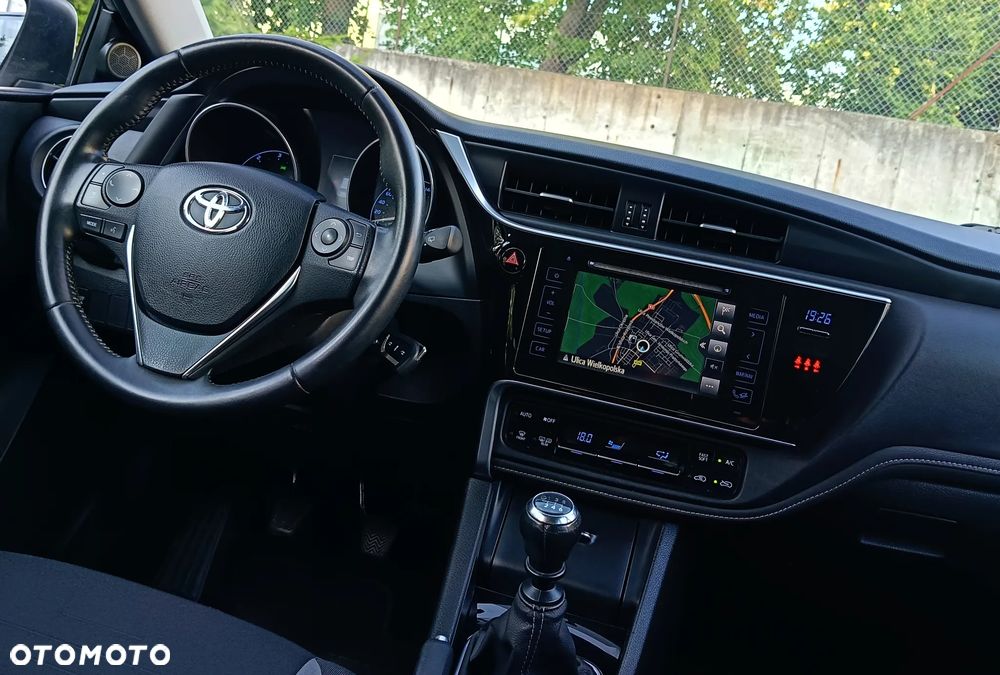 Toyota Auris 1.6 D-4D Executive - 25