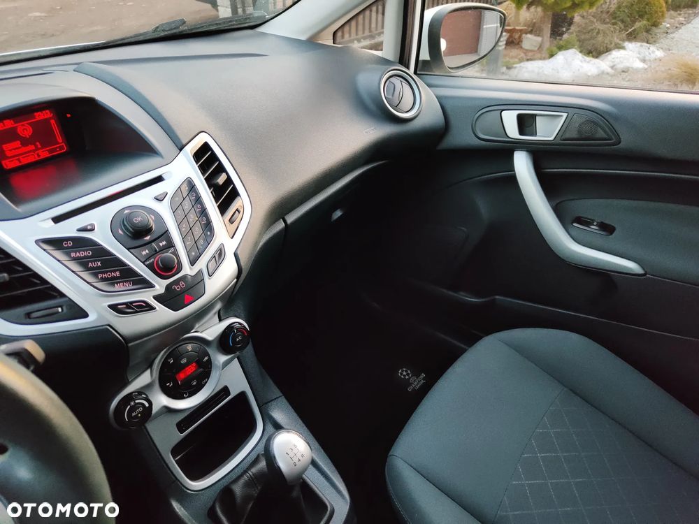 Ford Fiesta 1.25 Champions Edition - 27