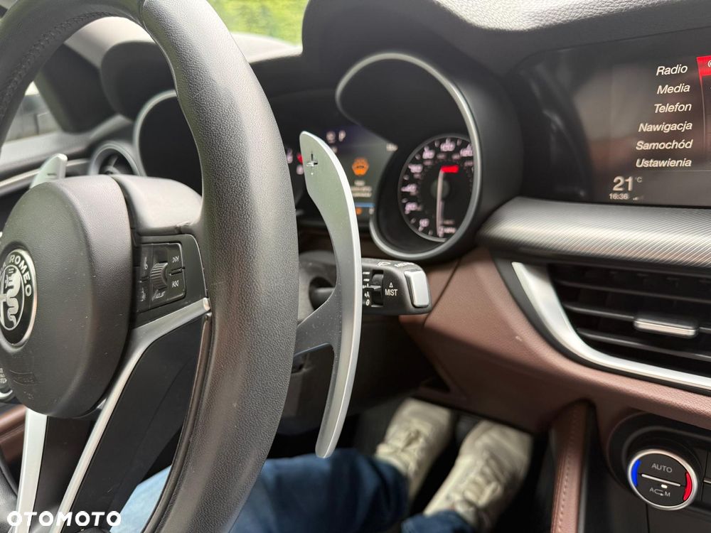 Alfa Romeo Stelvio 2.0 Turbo 16V AT8-Q4 Lusso Ti - 11