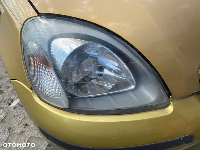 LAMPA PRZÓD PRAWA REFLEKTOR TOYOTA YARIS I