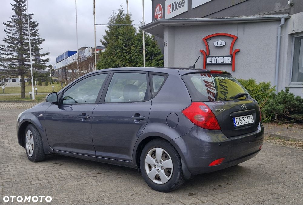 Kia Ceed - 4
