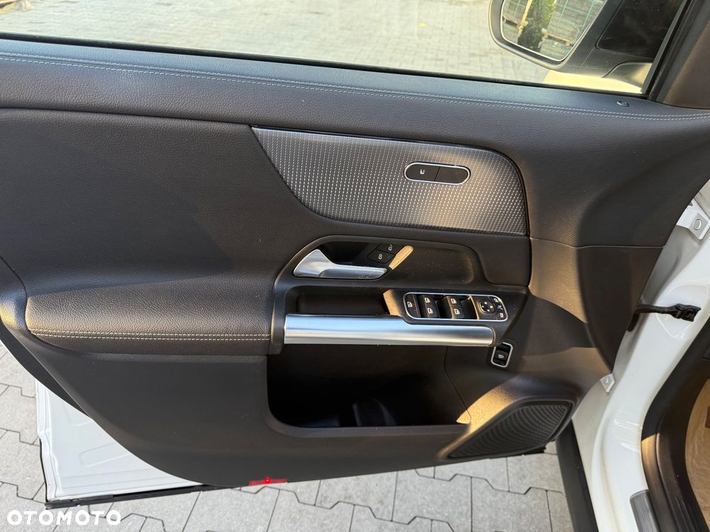 Mercedes-Benz GLA 200 Business Edition - 24