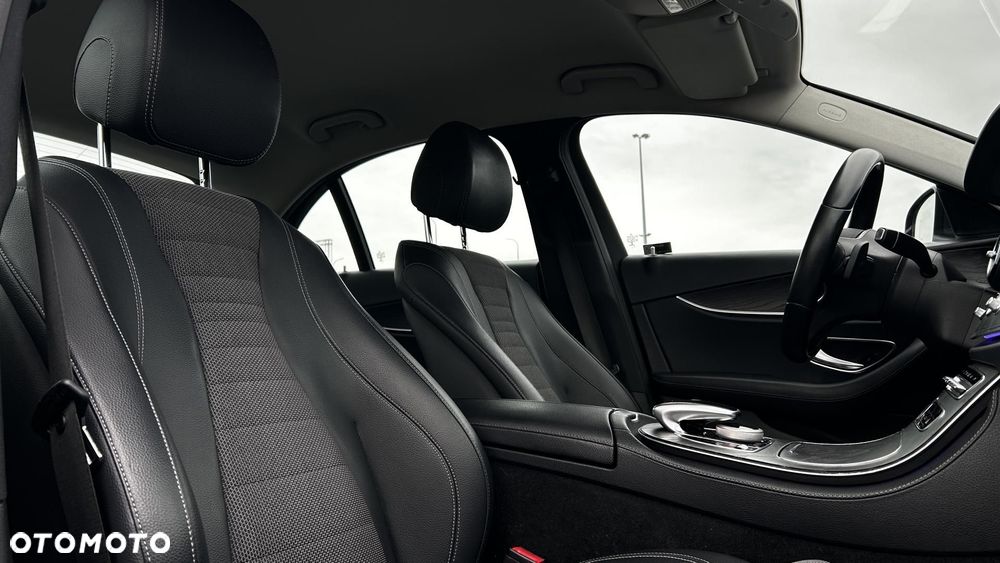Mercedes-Benz Klasa E 220 d 4Matic 9G-TRONIC AMG Line - 23