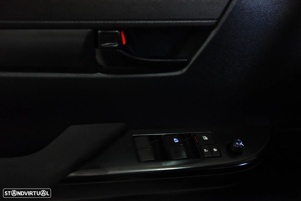 Toyota Hilux 2.4 D-4D 2WD CD CM - 25