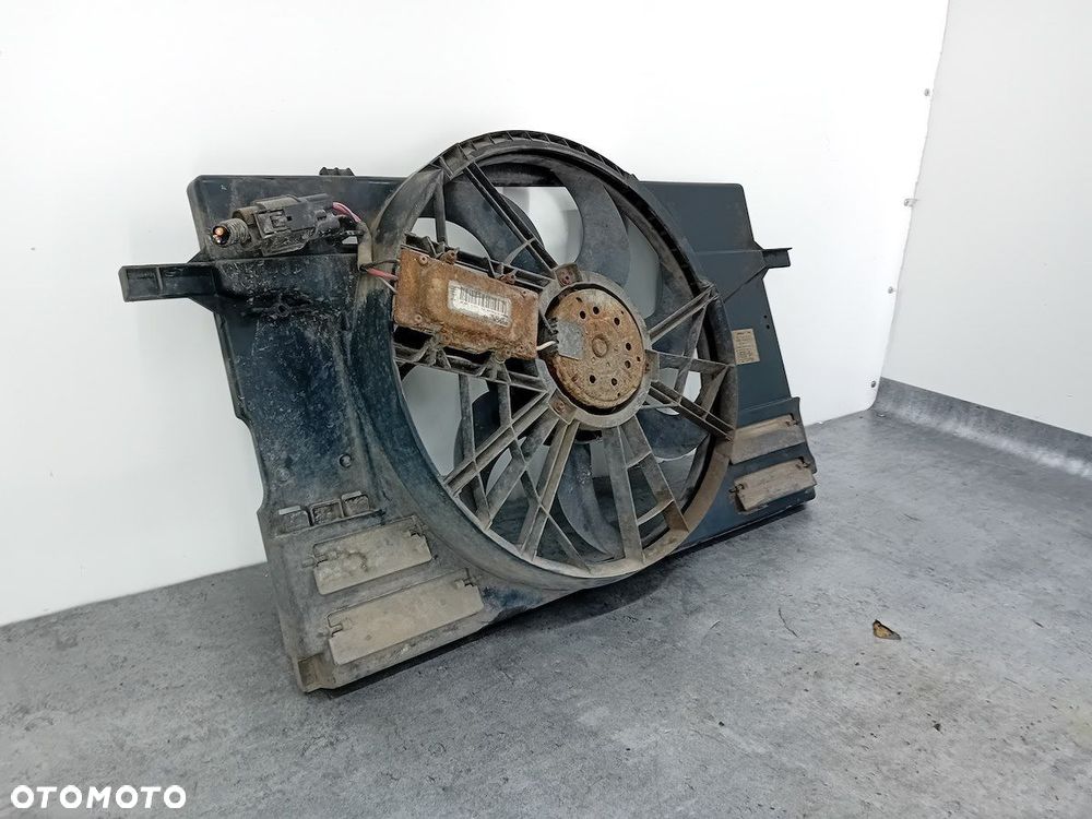 WENTYLATOR CHŁODNICY VOLVO V50 3M51-8C607-GC 0130303929 2.4 20V - 3