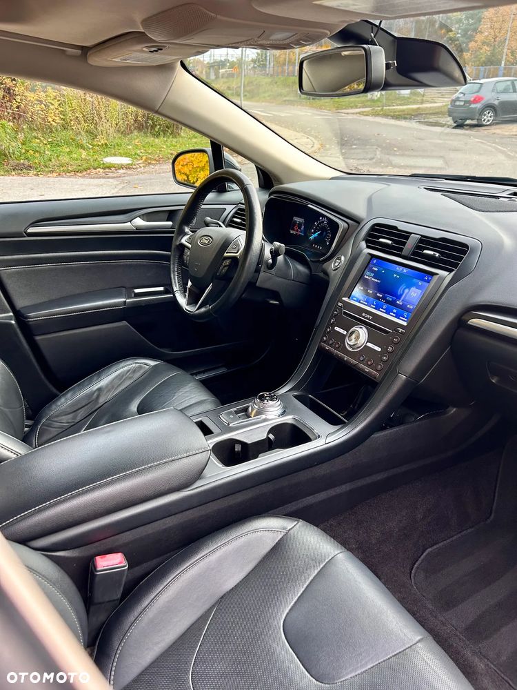 Ford Fusion 2.0 EcoBoost Titanium - 17