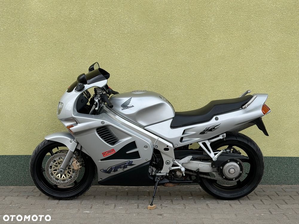 Honda VFR - 22