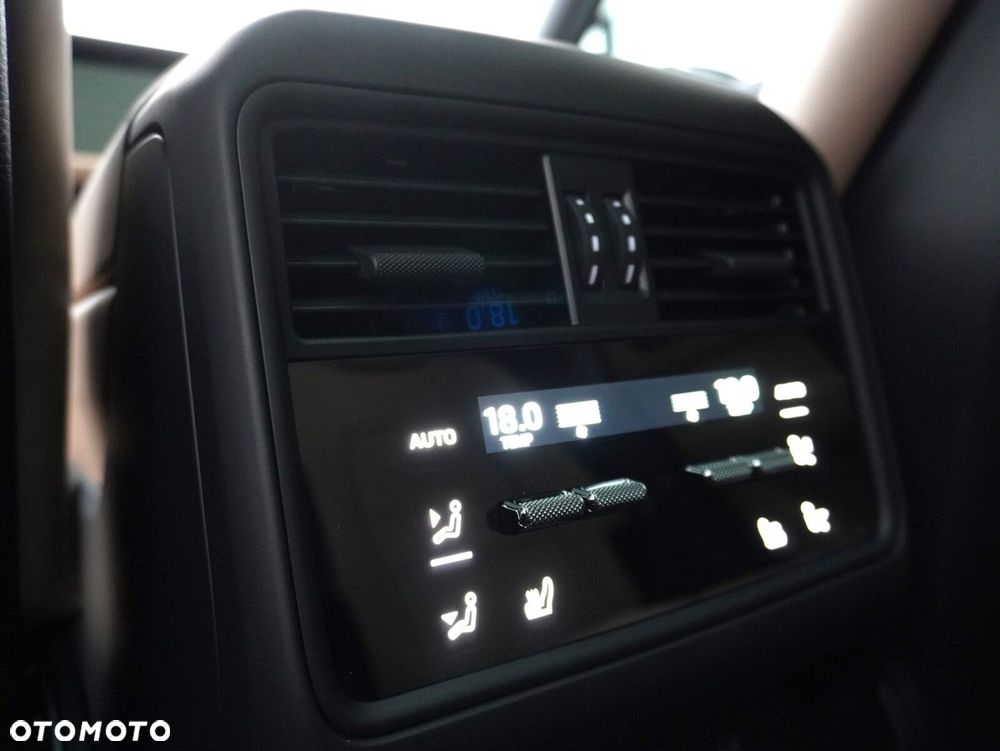 Porsche Cayenne E-Hybrid PHEV Black Edition - 36