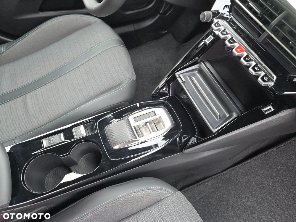 Peugeot 2008 1.2 PureTech Allure Pack S&S EAT8 - 32