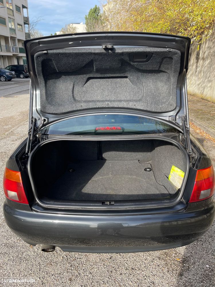 Audi A4 1.6 Plus - 10