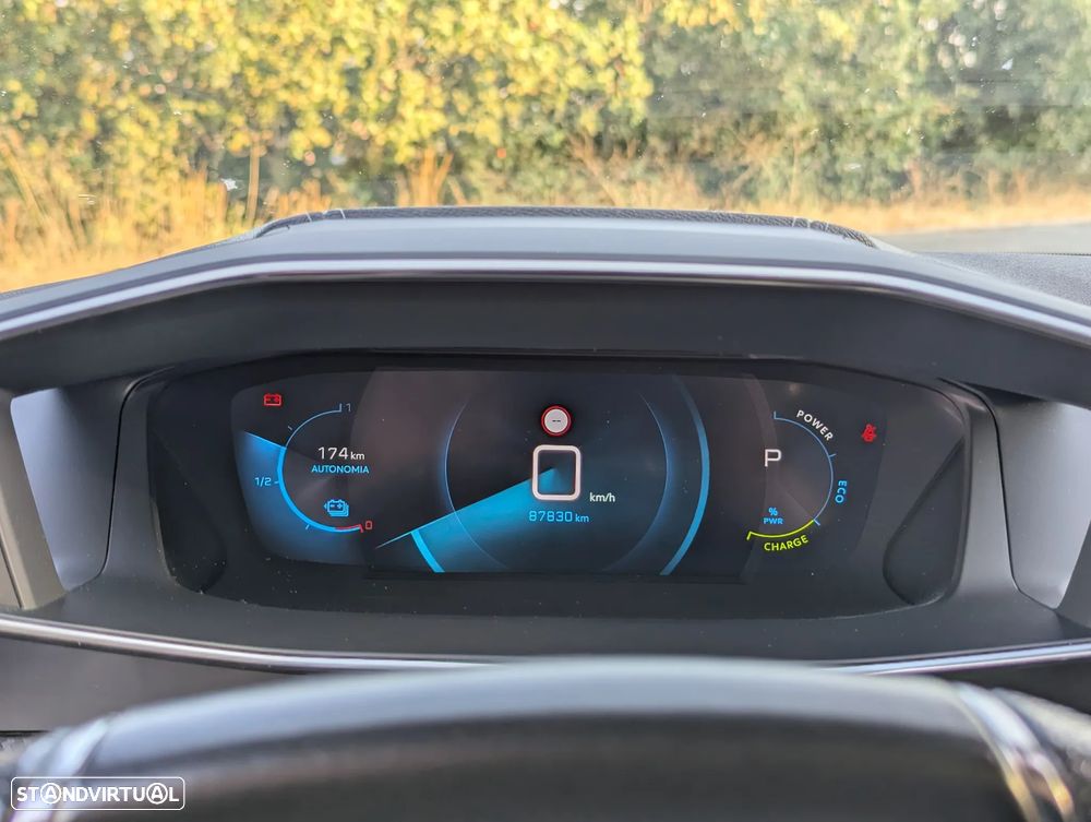 Peugeot e-208 50 kWh GT — fotografia 13