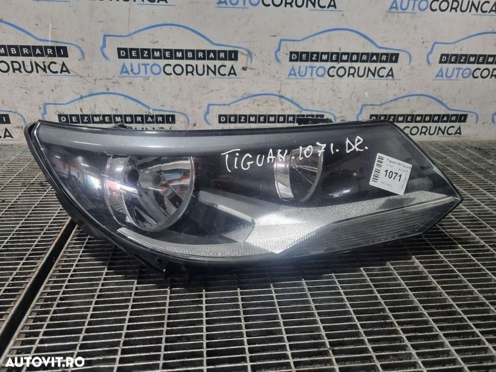 Far Dreapta Volkswagen Tiguan 5N Facelift 2011 - 2015 SUV 4 Usi (1071) Fara xenon Cleme ... - 1
