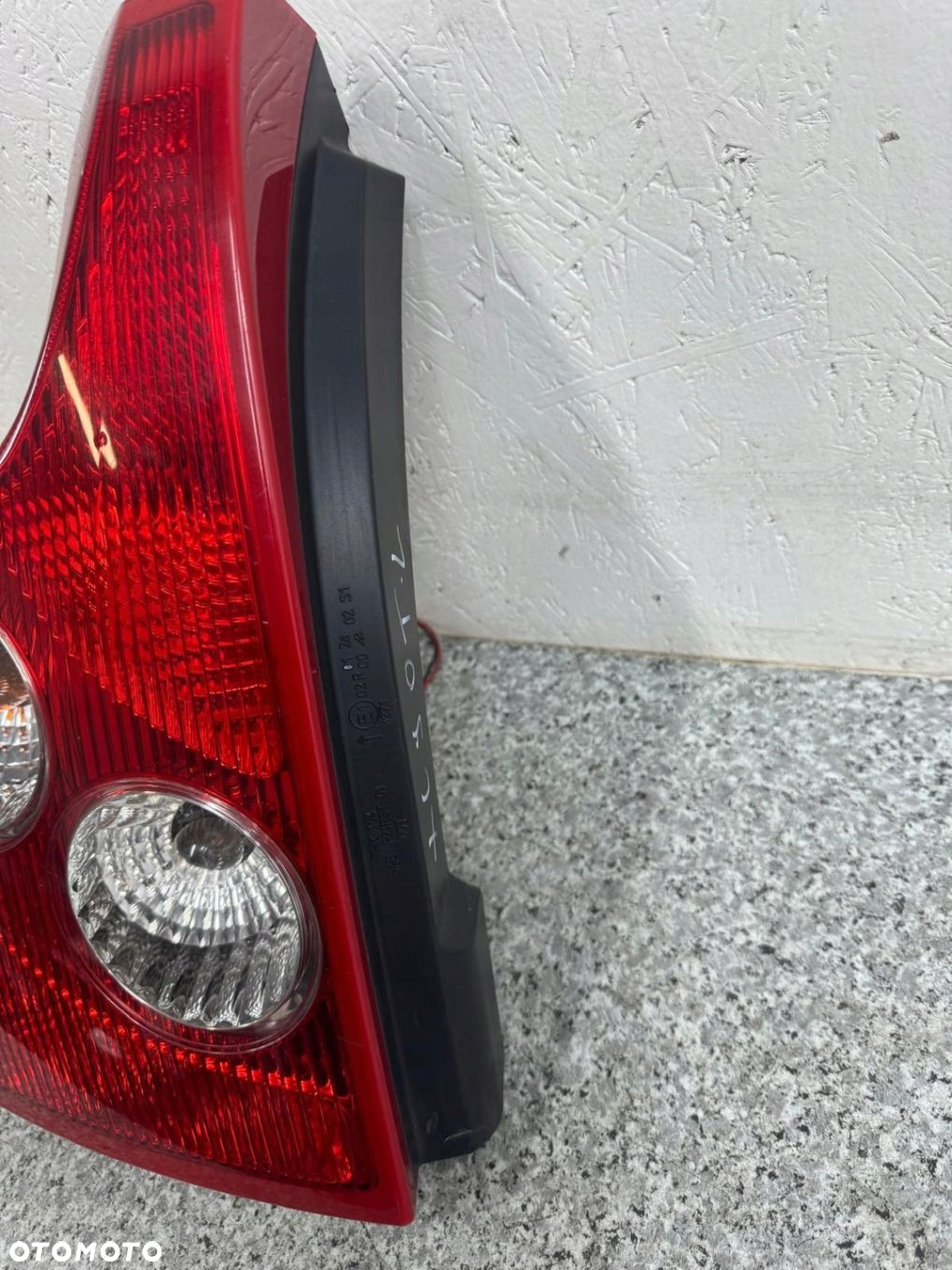 LAMPA LEWY TYŁ VOLVO XC90 2003-2007 - 4