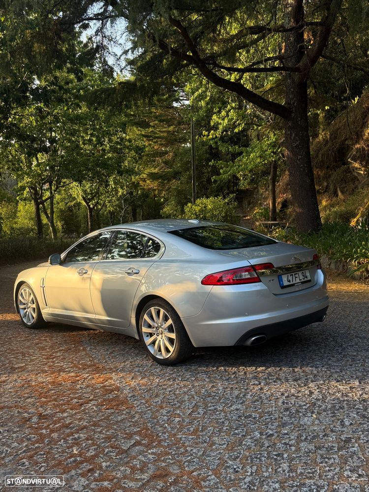 Jaguar XF 2.7 D V6 Premium Luxury - 4