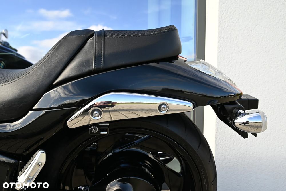 Suzuki Intruder - 32