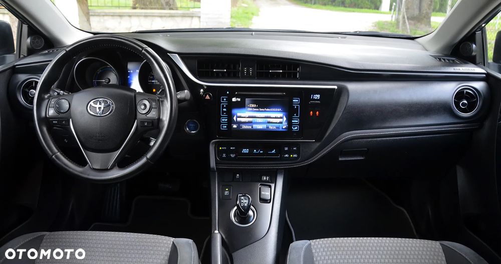 Toyota Auris Hybrid 135 Prestige - 25