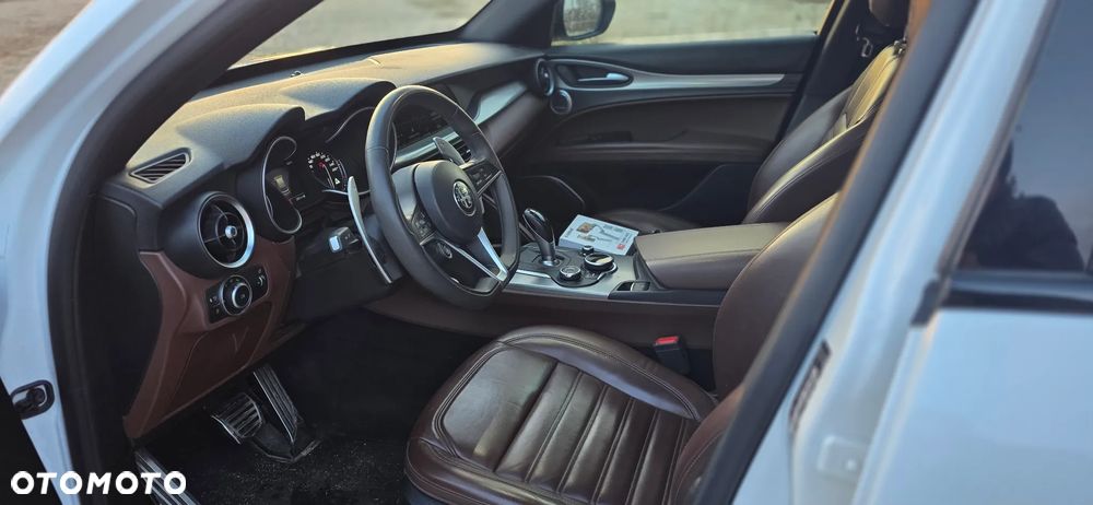 Alfa Romeo Stelvio 2.0 Turbo 16V AT8-Q4 Veloce Ti - 27
