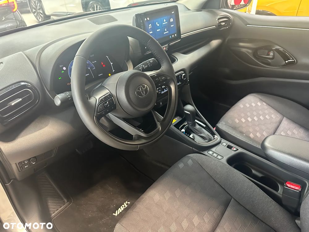 Toyota Yaris ver-hybrid-1-5-selection-style - 12