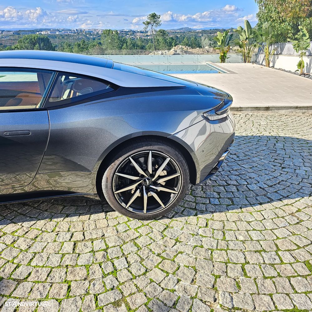 Aston Martin DB11 Coupé V12 AMR - 3