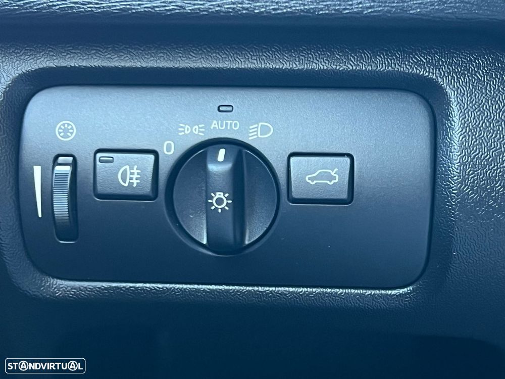 Volvo V40 1.5 T3 Sport Edition R Geartronic - 26