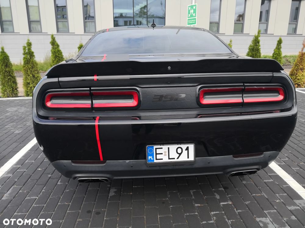 Dodge Challenger - 10
